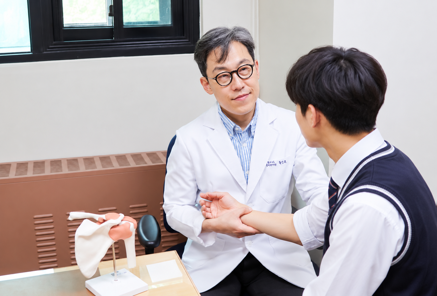수능 앞둔 수험생, 팔꿈치가 혹처럼 붓는다면 ‘점액낭염’ 의심[건강다이제스트]